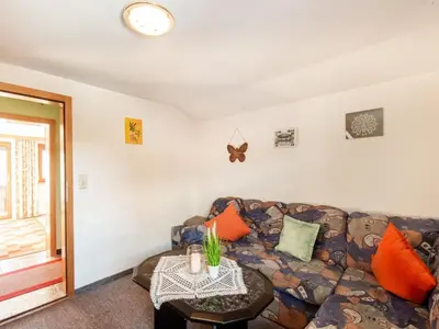 Ein Sitzbereich in der Unterkunft Chalet in Hainzenberg near Ski Slopes