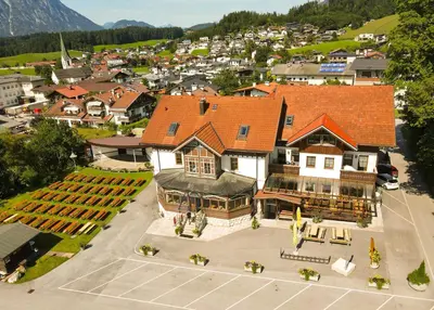 Ein allgemeiner Bergblick oder ein Berglick von des Hotels aus