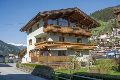 Ein allgemeiner Bergblick oder ein Berglick von der Ferienwohnung aus