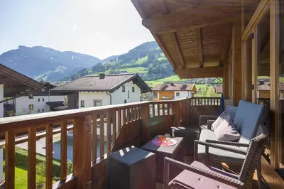 Ein allgemeiner Bergblick oder ein Berglick von der Ferienwohnung aus