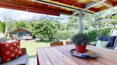 Ein Garten an der Unterkunft Ferienhaus Chalet Kitzalp