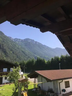 Ein allgemeiner Bergblick oder ein Berglick von der Ferienwohnung aus