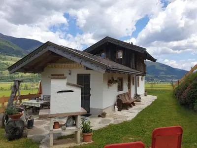 Ein allgemeiner Bergblick oder ein Berglick von des Ferienhauses aus