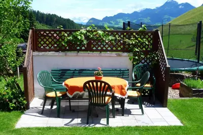 Ein allgemeiner Bergblick oder ein Berglick von der Ferienwohnung aus