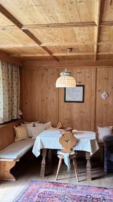 Ein Sitzbereich in der Unterkunft Gasthof Pension Lanzenhof