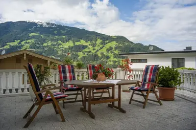 Ein allgemeiner Bergblick oder ein Berglick von der Ferienwohnung aus