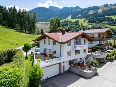 Ein allgemeiner Bergblick oder ein Berglick von der Ferienwohnung aus