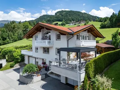 Ein allgemeiner Bergblick oder ein Berglick von der Ferienwohnung aus