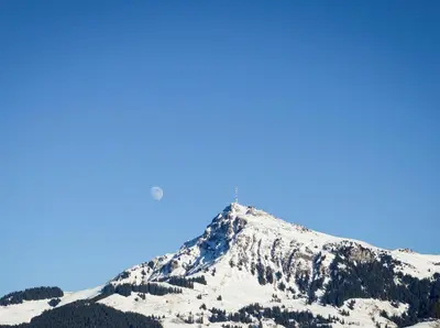 Ein allgemeiner Bergblick oder ein Berglick von der Ferienwohnung aus