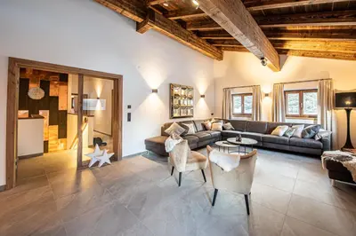 Ein Sitzbereich in der Unterkunft Chalet Hochkrimml 43