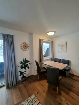 Ein Sitzbereich in der Unterkunft Ferienwohnung Kurz