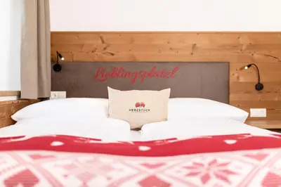 Ein Bett oder Betten in einem Zimmer der Unterkunft Herzstück Appartements Zillertal
