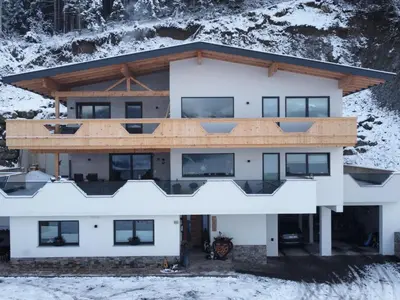 Ein allgemeiner Bergblick oder ein Berglick von der Ferienwohnung aus