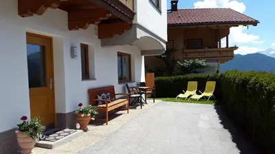 Ein allgemeiner Bergblick oder ein Berglick von der Ferienwohnung aus