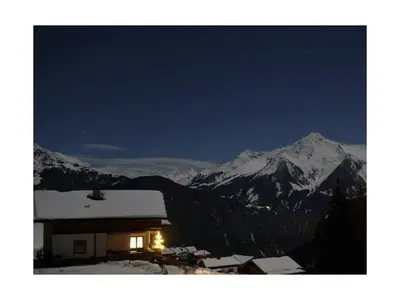 Ein allgemeiner Bergblick oder ein Berglick von der Ferienwohnung aus