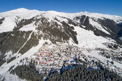 Ein allgemeiner Bergblick oder ein Berglick von der Ferienwohnung aus