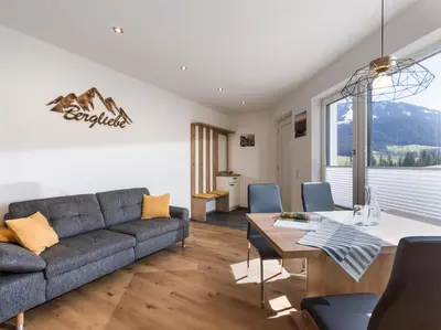 Ein Sitzbereich in der Unterkunft Ferienwohnung Bergliebe