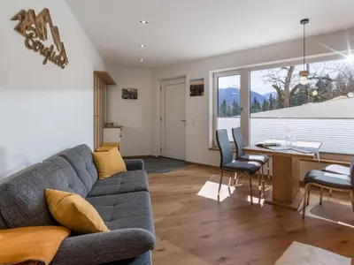Ein Sitzbereich in der Unterkunft Ferienwohnung Bergliebe