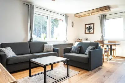 Ein Sitzbereich in der Unterkunft Apartment Griass di Fügen