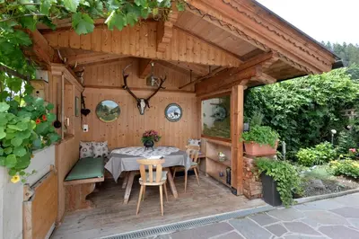 Ein Garten an der Unterkunft Kashütte