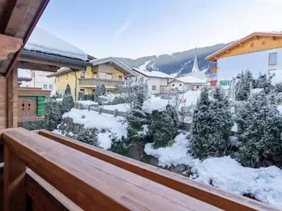 Ein allgemeiner Bergblick oder ein Berglick von des Chalets aus