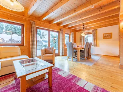 Ein Sitzbereich in der Unterkunft Chalet Wildschönau