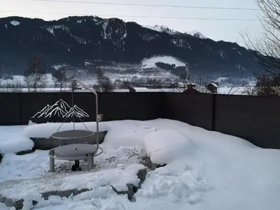 Ein allgemeiner Bergblick oder ein Berglick von des Ferienhauses aus
