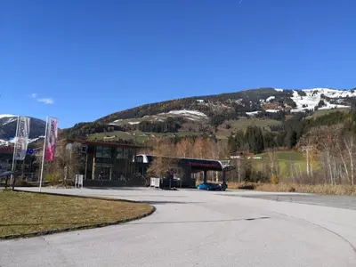 Ein allgemeiner Bergblick oder ein Berglick von des Ferienhauses aus