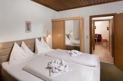 Ein Bett oder Betten in einem Zimmer der Unterkunft Appartementhaus Tannenberg