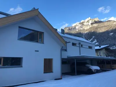 Ein allgemeiner Bergblick oder ein Berglick von des Ferienhauses aus