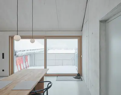 Ein Balkon oder eine Terrasse in der Unterkunft Urban Alpine Penthouse with Lake View