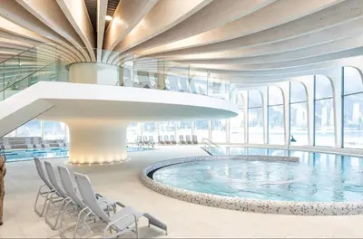 Der Swimmingpool an oder in der Nähe von Architectural Lake View Chalet, Mountain Urban Achensee