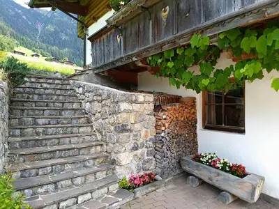 Ein allgemeiner Bergblick oder ein Berglick von des Ferienhauses aus