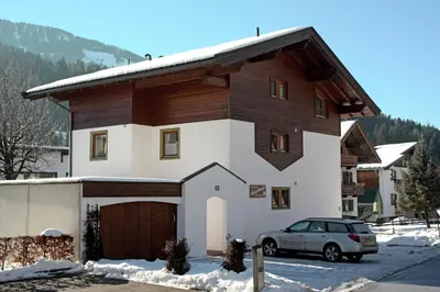 Ein allgemeiner Bergblick oder ein Berglick von der Ferienwohnung aus