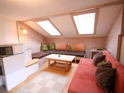 Ein Sitzbereich in der Unterkunft Chalet in Hopfgarten near Ski Lift
