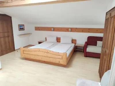Ein Bett oder Betten in einem Zimmer der Unterkunft Haus Enzian