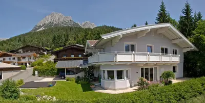 Ein allgemeiner Bergblick oder ein Berglick von der Ferienwohnung aus