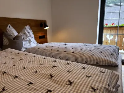 Ein Bett oder Betten in einem Zimmer der Unterkunft Ferienwohnungen Kirchenwirt