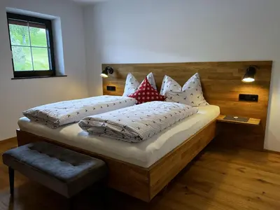 Ein Bett oder Betten in einem Zimmer der Unterkunft Ferienwohnungen Kirchenwirt