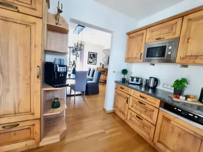 Küche/Küchenzeile in der Unterkunft STADTVILLA BELLE KITZ im Zentrum mit Sauna by Belle Stay