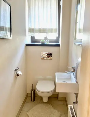 Ein Badezimmer in der Unterkunft STADTVILLA BELLE KITZ im Zentrum mit Sauna by Belle Stay