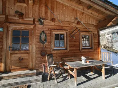 Das Gebäude in dem sich das Ferienhaus befindet