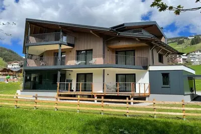 Das Gebäude in dem sich die Ferienwohnung befindet