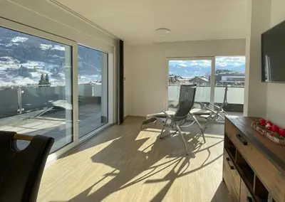 TV/Unterhaltungsangebot in der Unterkunft H21 - Modernes Ferienhaus 145qm, 4SZ, Wellnessbereich mit Sauna und Dachterrasse mit Panoramablick, Kühlen und Heizen mit Geothermie