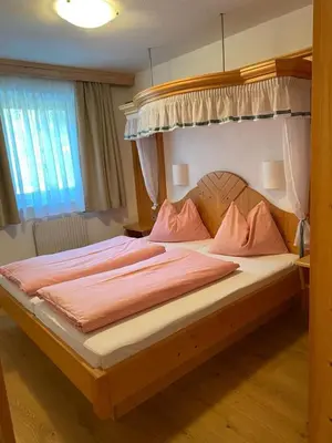 Ein Bett oder Betten in einem Zimmer der Unterkunft Appartementhaus Hubert