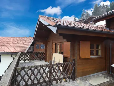Das Gebäude in dem sich das Ferienhaus befindet