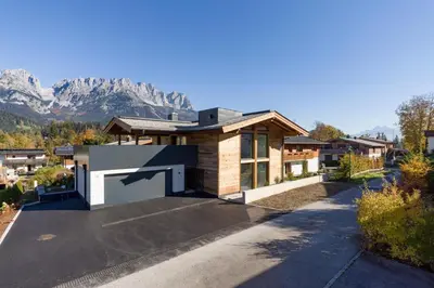 Ein allgemeiner Bergblick oder ein Berglick von der Ferienwohnung aus