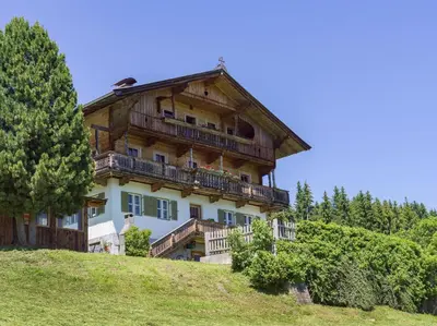 Das Gebäude in dem sich der Bauernhof befindet