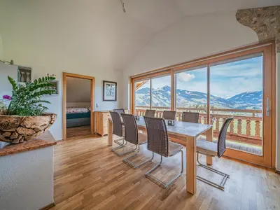 Ein allgemeiner Bergblick oder ein Berglick von der Ferienwohnung aus