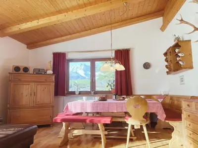 Ein Sitzbereich in der Unterkunft Appartements Skida